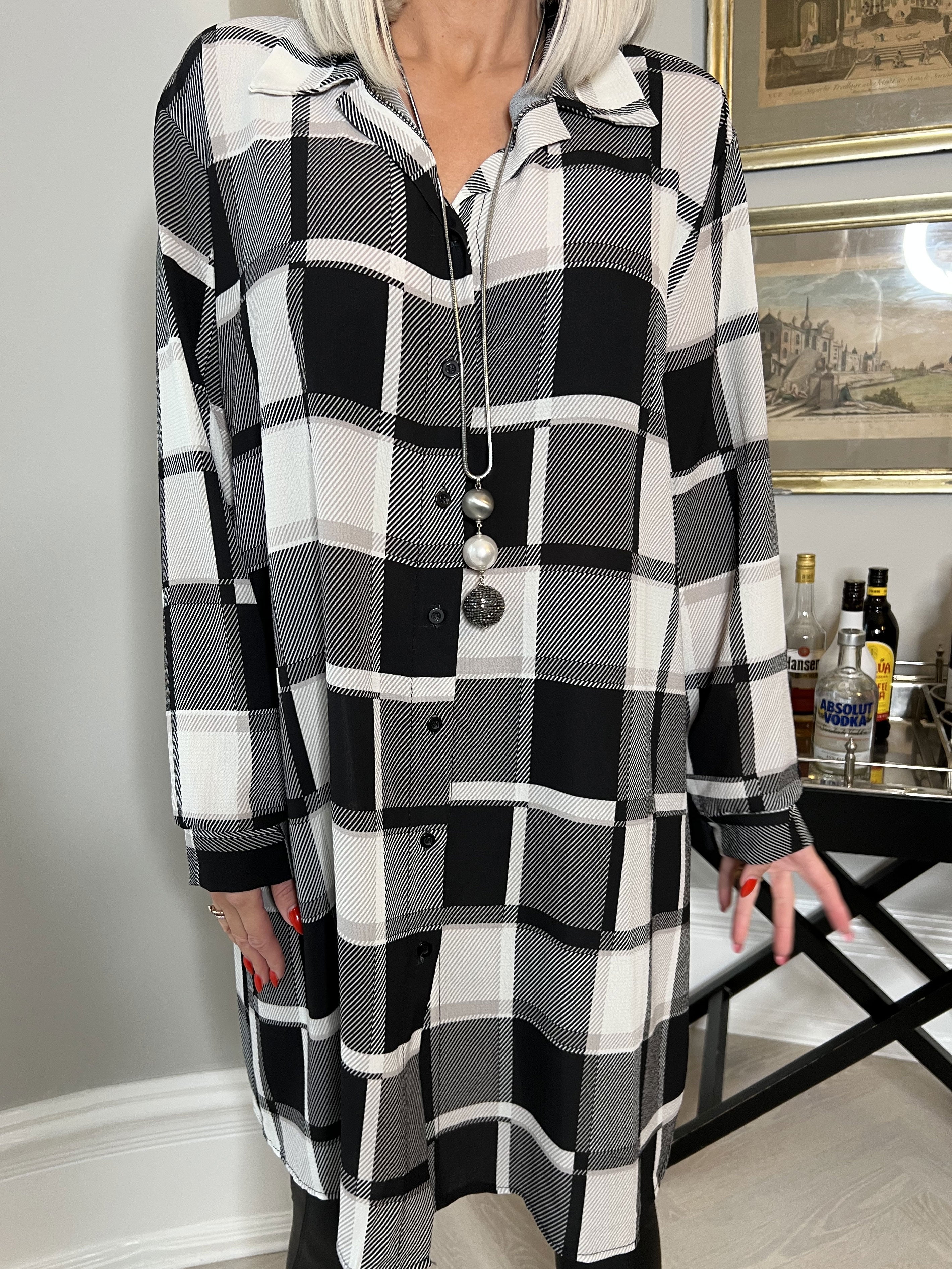 Felippa - Fin skjortklänning i plus size i rutigt tyg